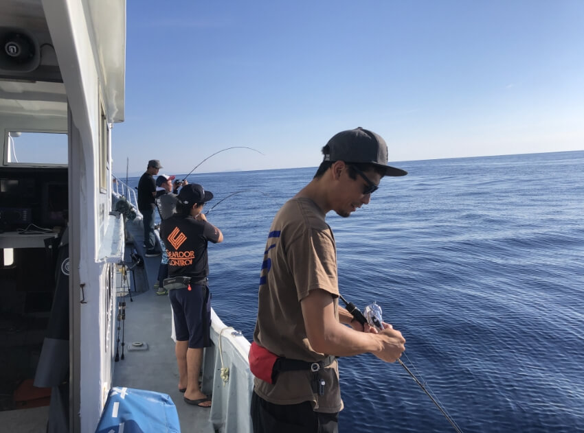 釣りをする男性